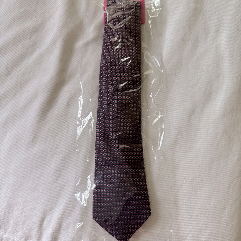 NWT in package. Susan G Komen Breast Cancer Awareness Men’s Tie